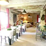 Vila Spacieuse Et Charmante A Saint-gilles Avec Piscine Privee