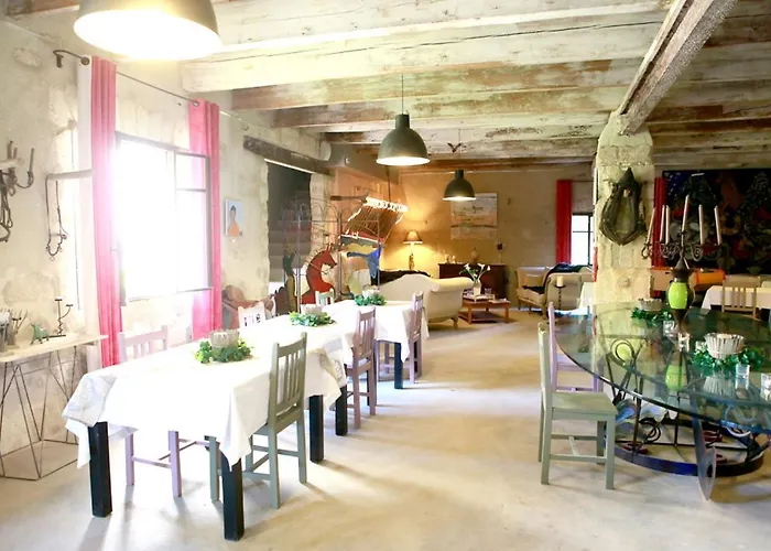 Βίλα Spacieuse Et Charmante A Saint-gilles Avec Piscine Privee